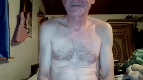 Snapshot of steviehard7 chatting on March 8, 4:52 am steviehard7 online show from March 8, 4:52 am