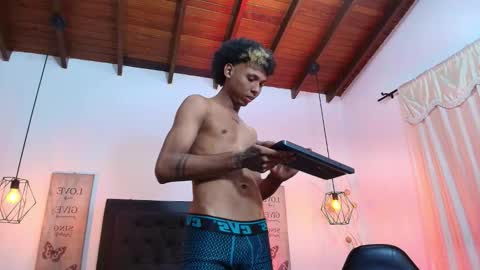 Stiven  online show from November 22, 7:46 pm