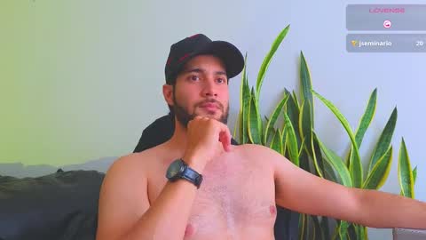Snapshot of stiven_montiel chatting on October 18, 2:33 pm Stiven Montiel online show from October 18, 2:33 pm