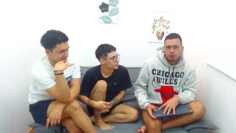 Snapshot of stivendreams chatting on December 6, 1:22 pm friends online show from December 6, 1:22 pm
