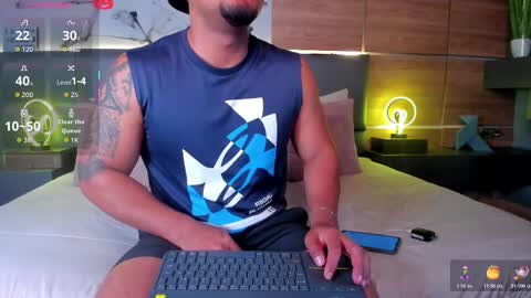 Stone Lee  online show from November 3, 9:05 pm