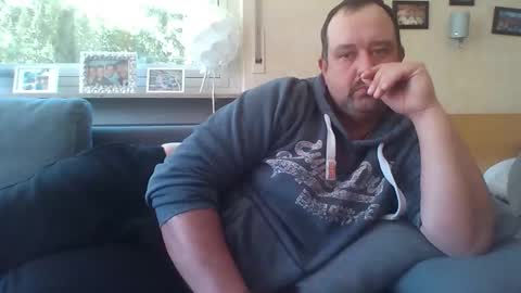 stoned1983 online show from April 22, 8:30 am