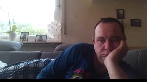 stoned1983 online show from November 18, 8:18 am