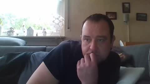 stoned1983 online show from December 4, 8:21 am