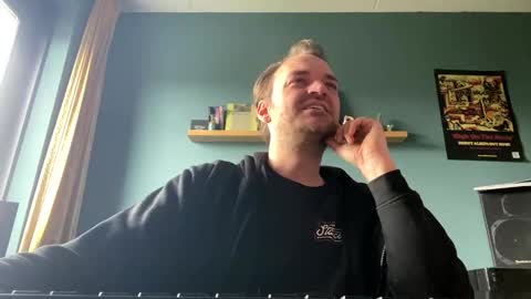 Snapshot of stonednboner chatting on October 18, 1:38 pm Stonerboner online show from October 18, 1:38 pm