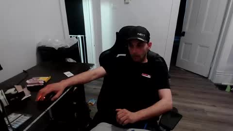 stonedpanda77 online show from June 17, 12:13 am