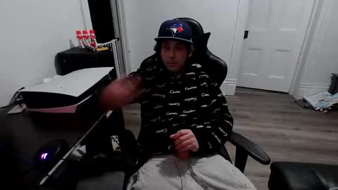 stonedpanda77 online show from April 30, 1:01 am