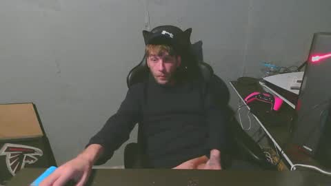 stonedpanda77 online show from December 30, 8:32 am