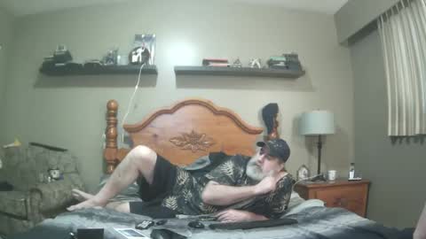 Snapshot of straightbear4you chatting on February 17, 11:42 pm Straightbear4you online show from February 17, 11:42 pm