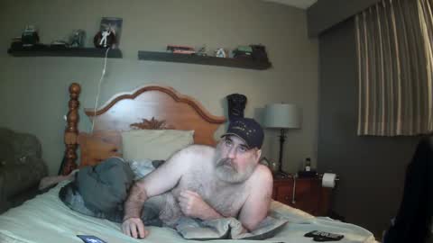 Snapshot of straightbear4you chatting on March 8, 10:17 am Straightbear4you online show from March 8, 10:17 am