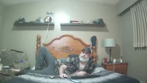 Snapshot of straightbear4you chatting on February 20, 8:39 am Straightbear4you online show from February 20, 8:39 am