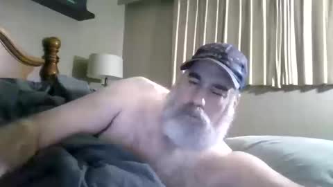 Snapshot of straightbear4you chatting on October 13, 10:43 am Straightbear4you online show from October 13, 10:43 am