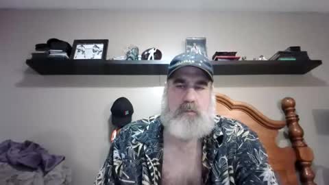 Snapshot of straightbear4you chatting on October 12, 12:15 am Straightbear4you online show from October 12, 12:15 am