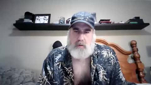 Snapshot of straightbear4you chatting on October 15, 9:44 pm Straightbear4you online show from October 15, 9:44 pm