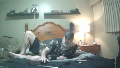 Snapshot of straightbear4you chatting on February 27, 8:17 am Straightbear4you online show from February 27, 8:17 am