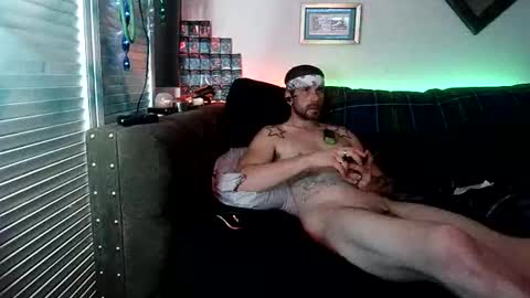 straitpipermann22 online show from April 3, 11:29 am