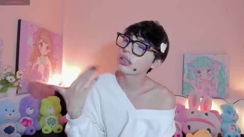 strawberry_kitty_ online show from March 9, 3:55 am