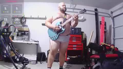 strong_bear89 online show from April 28, 7:51 pm