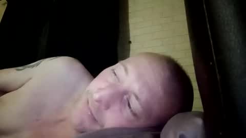 stu_art83 online show from April 19, 7:38 pm