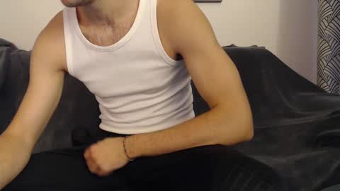 Snapshot of studfromparis chatting on December 3, 12:27 pm Stud From Paris online show from December 3, 12:27 pm