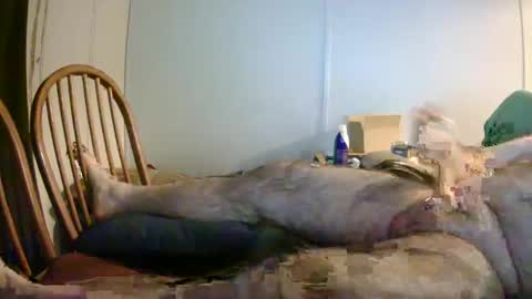 Snapshot of stugots42 chatting on December 5, 4:42 am stugots42 online show from December 5, 4:42 am