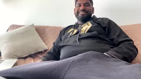 Let me be your knight that saves you online show from October 9, 6:35 pm