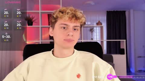 Snapshot of sunburn_boy chatting on December 25, 7:46 am Emilio online show from December 25, 7:46 am