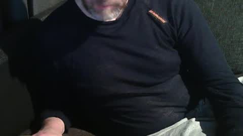 Snapshot of swartarn chatting on December 11, 8:49 pm ArnSwart online show from December 11, 8:49 pm