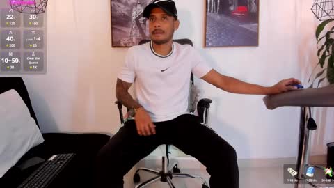 Snapshot of sweet_alessandro1 chatting on December 12, 7:04 pm alessandre online show from December 12, 7:04 pm