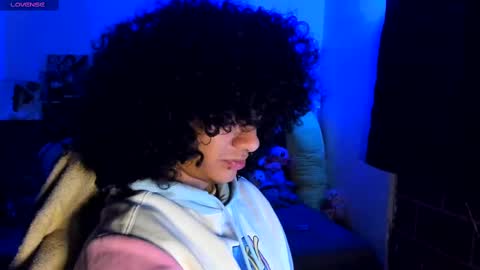 Steven independent model online show from March 8, 4:41 am