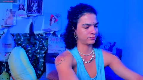 Steven independent model online show from December 17, 3:17 pm