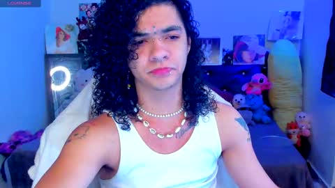 Steven independent model online show from March 6, 8:16 pm