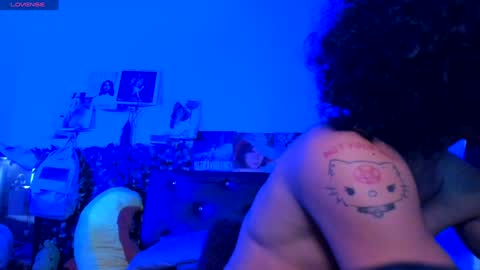 Steven independent model online show from December 3, 12:16 pm