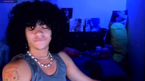 Steven independent model online show from March 11, 6:00 am