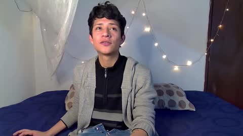 Snapshot of sweetc4meron chatting on February 15, 6:33 am Cameron Alejandro online show from February 15, 6:33 am
