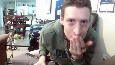 Snapshot of swelteringk chatting on March 6, 5:22 pm Kile online show from March 6, 5:22 pm