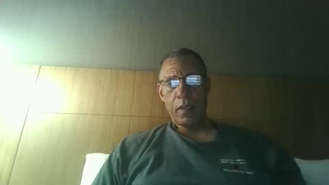 swimmerbod2495 online show from April 2, 1:36 am