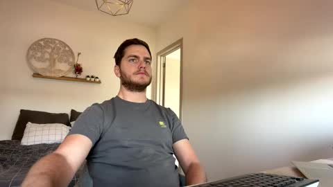 syl092 online show from April 25, 1:41 pm