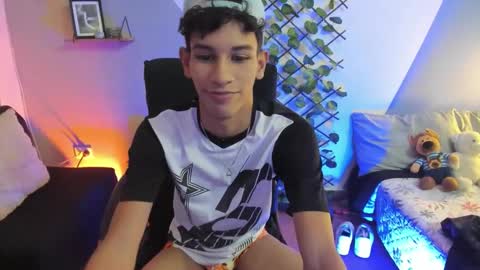 Tashi00 online show from March 6, 10:07 pm