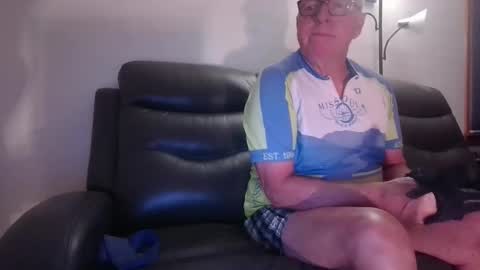 tacrunner66_ online show from October 16, 1:52 pm