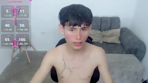 Snapshot of tanjiro_cute chatting on December 19, 4:02 am Andres online show from December 19, 4:02 am