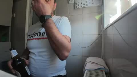 Snapshot of tarkan198 chatting on January 9, 10:41 am tarkan198 online show from January 9, 10:41 am