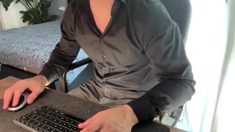 tarquit8 online show from May 30, 7:52 am