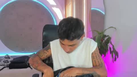 Snapshot of tattokoi chatting on March 12, 7:28 pm tattokoi online show from March 12, 7:28 pm