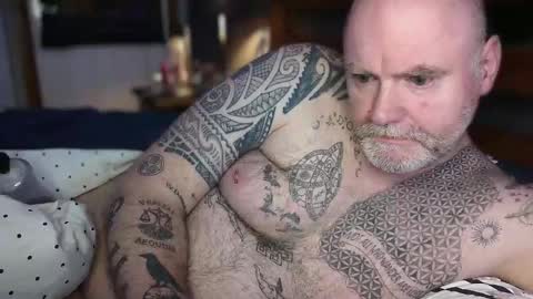 Tattooeddilf 01 online show from May 13, 5:04 am