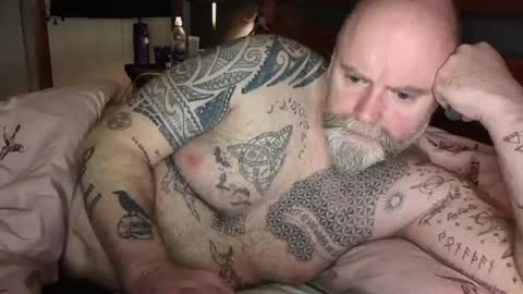 Snapshot of tattooeddilf01 chatting on December 31, 1:15 am Tattooeddilf 01 online show from December 31, 1:15 am