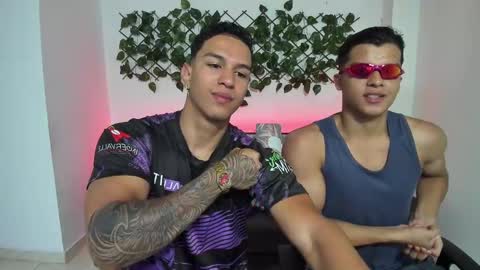 Snapshot of taylor_johnn chatting on January 11, 3:09 pm Penagos zz online show from January 11, 3:09 pm