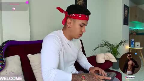 Snapshot of taylor_johnn chatting on September 8, 9:58 pm Penagos zz online show from September 8, 9:58 pm