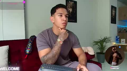 Snapshot of taylor_johnn chatting on September 21, 3:12 pm Penagos zz online show from September 21, 3:12 pm