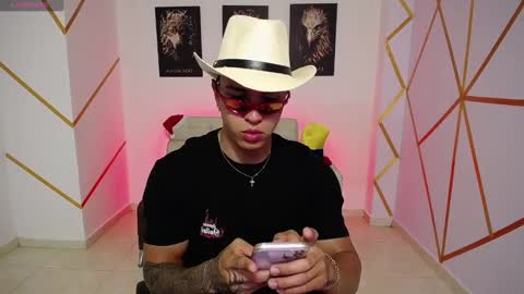 Snapshot of taylor_johnn chatting on January 17, 11:55 pm Penagos zz online show from January 17, 11:55 pm